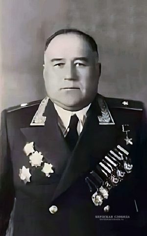 Герой Советского Союза гвардии генерал-майор Колдубов Михаил Ильич.