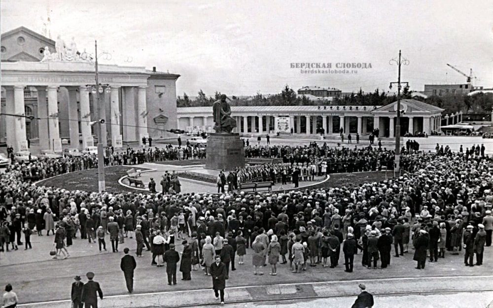 Площадь Т.Г. Шевченко. Декада украинской литературы и искусства. 1969 год.