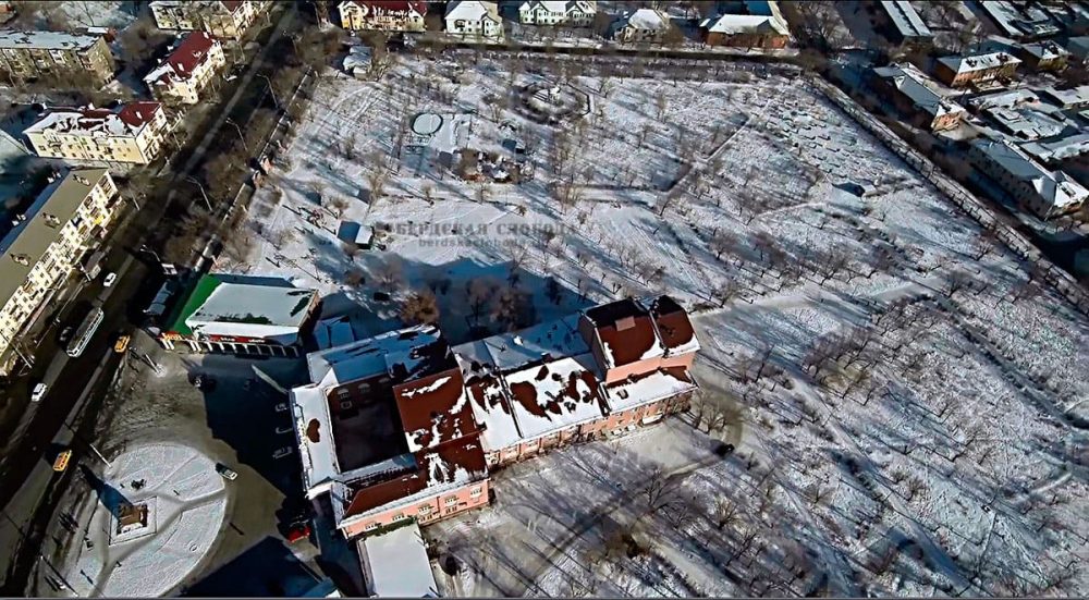 Дом культуры и парк машиностроителей зимой с высоты птичьего полёта. Февраль 2018 года.