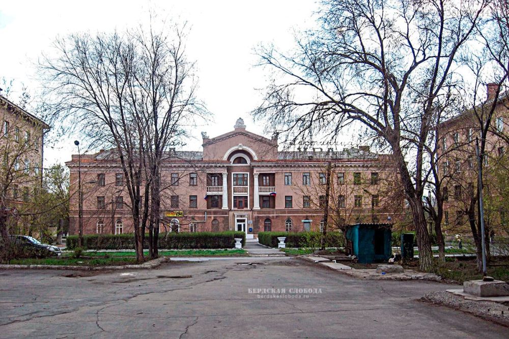 Гостиница «Урал». 2009 год. Гостиница «Урал». 2009 год.