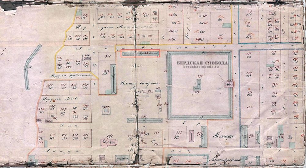 Фрагмент плана города Оренбурга 1836 года [ОГАОО, ф. 124, оп. 2, д. 6059]. К западу от квадрата Гостиного двора нарисовано вытянутое вдоль Гостинодворской улицы длинное каменное здание.