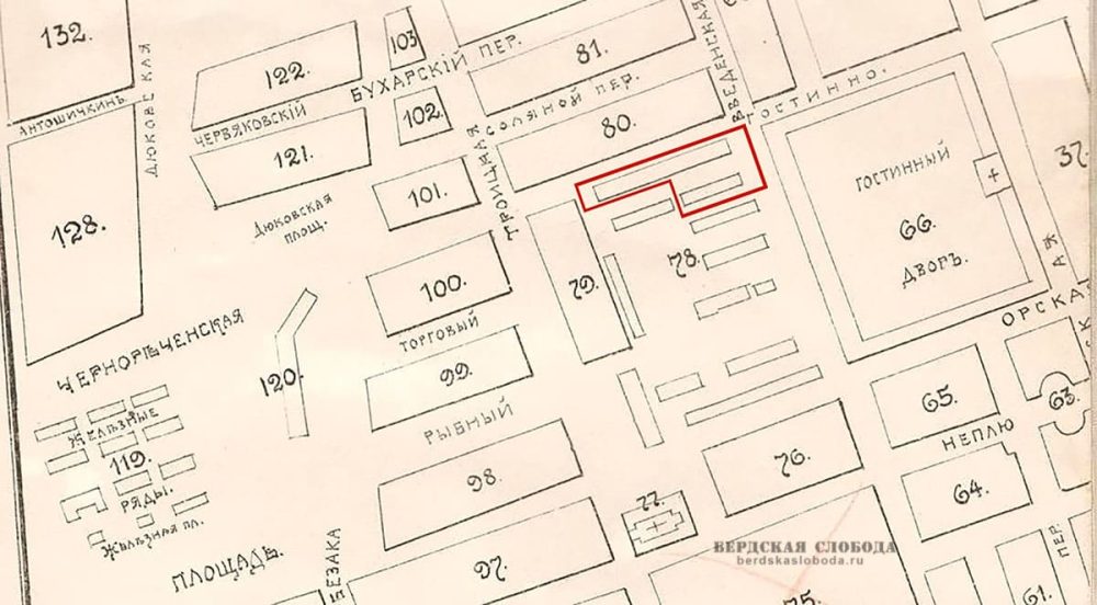 Фрагмент плана города Оренбурга 1888 года [ОГАОО, ф.124, оп.2, д.6074]. Главная рыночная площадь («Толчок») обозначена как квартал №78. Красным выделены выявленные объекты культурного наследия.