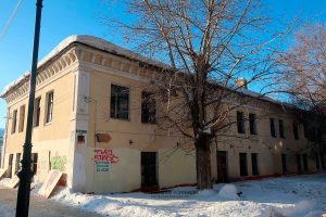 Выявленный объект культурного наследия «Здание торговых магазинов Толкучего рынка» (г. Оренбург, ул. 9 Января, 41 / ул. Кирова, 11б). Февраль 2024 года.