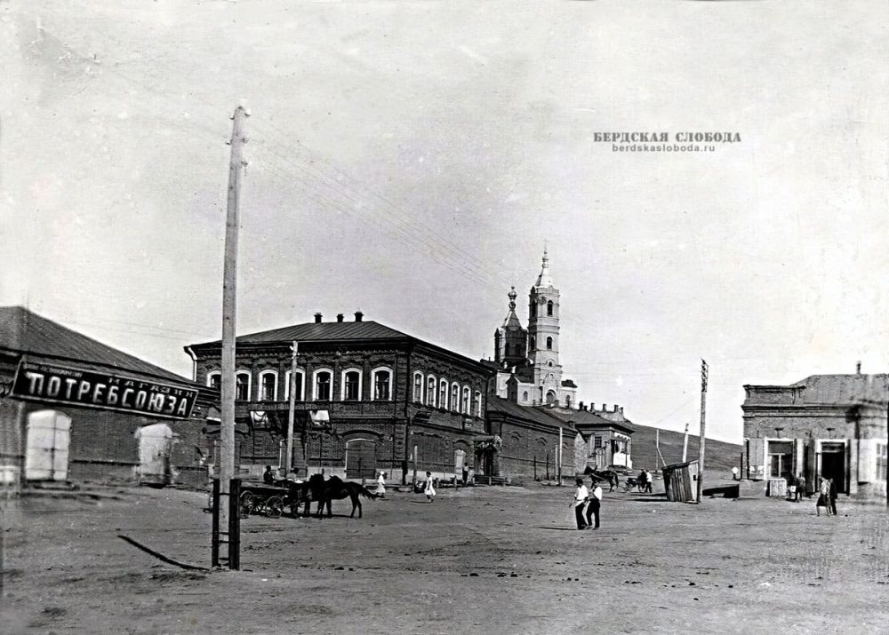 Вид на гору Преображенскую со стороны Соборной площади по улице Толстого. 1928 год.