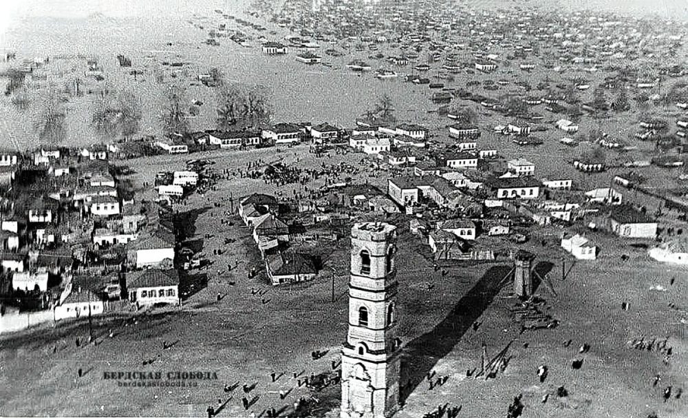 Наводнение в Старом городе. Вид с вертолета. 1957 год.