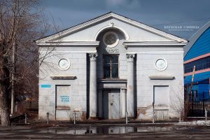 Бывший кинотеатр «Комсомолец». Весна 2024 года.

