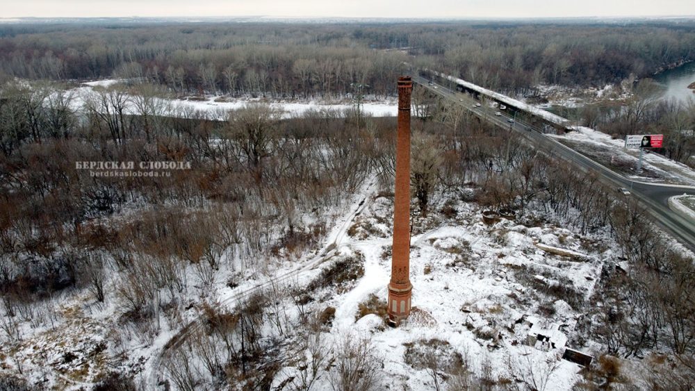 В настоящее время от завода «Орлес» на берегу реки Сакмары в аутентичном состоянии сохранилась только труба.