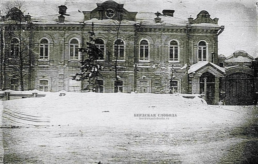 Дом Абрюкина на улице Пролетарской. Реклама.