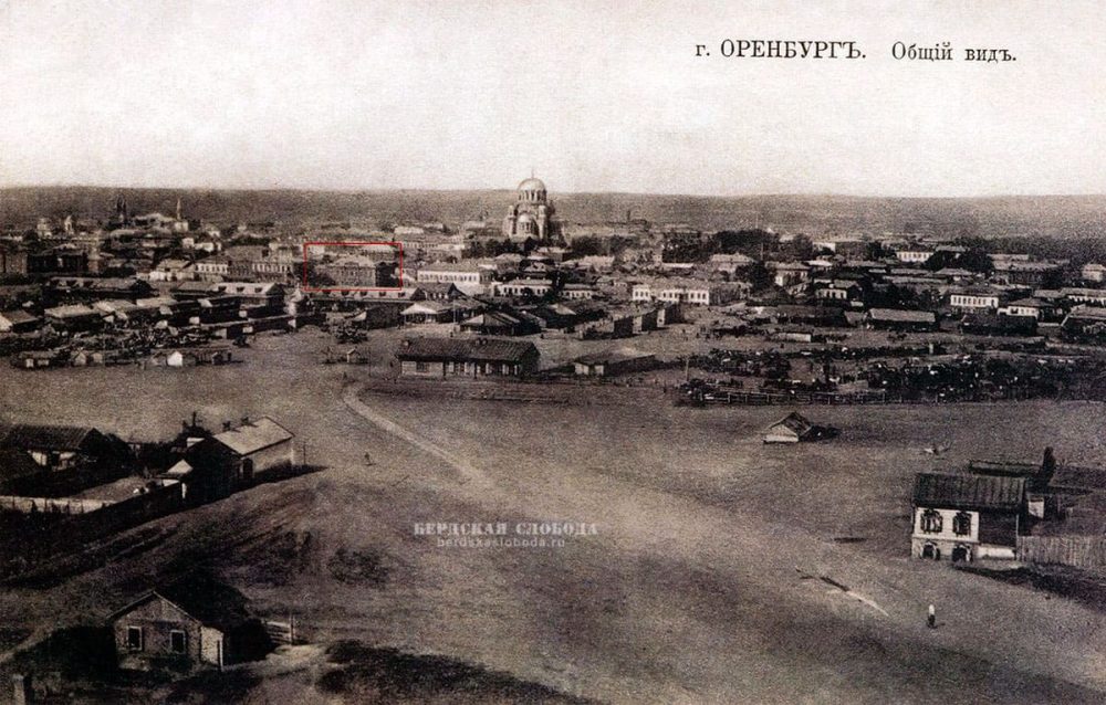 Вид на Конно-Сенную площадь и улицу Нижегородскую с колокольни Успенского женского монастыря. 1910-1912 годы.