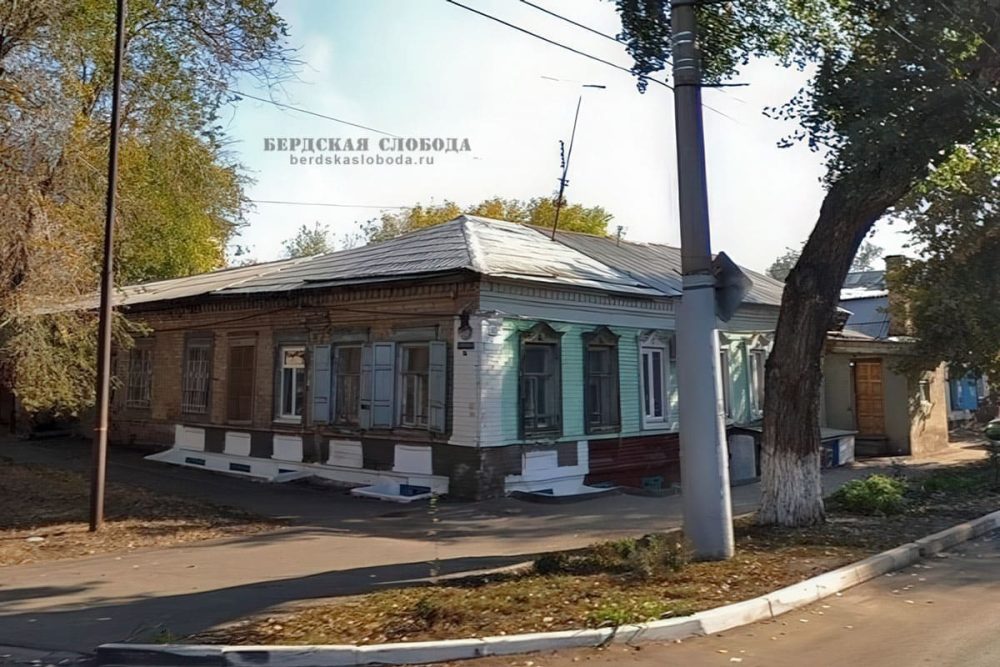 Выявленный объект культурного наследия «Усадьба городская с лавкой А.О. Леска – В.Г. Шнайдермана: дом жилой, торговая лавка. Конец XIX – начало XX вв.» (Оренбургская область, г. Оренбург, ул. Комсомольская, 80-82 / ул. Малышевская, 27). Дом жилой.