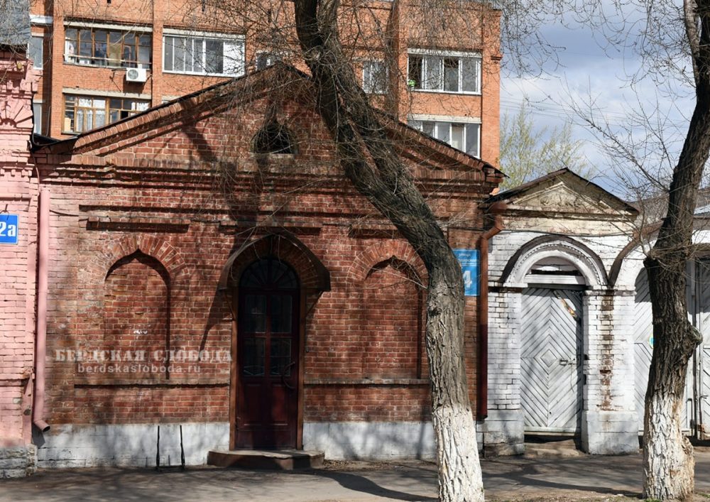 Вид на каменную палатку (лавку торговую) городской усадьбы Веденских (Петровых) с улицы Володарского. Фотография Ю.А. Григорьева. 2021 год.