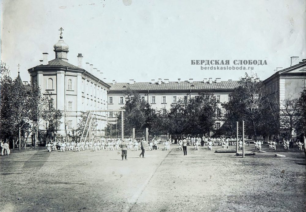 Церковь. 1910-1911. Состязания по гимнастике в Оренбургском Неплюевском кадетском корпусе.