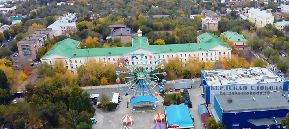 Современный вид ансамбля Оренбургского (первого) Неплюевского кадетского корпуса с квадрокоптера.