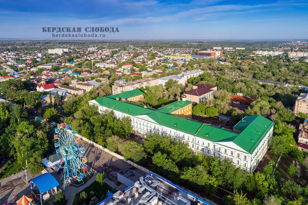 Современный вид ансамбля Оренбургского (первого) Неплюевского кадетского корпуса с квадрокоптера.