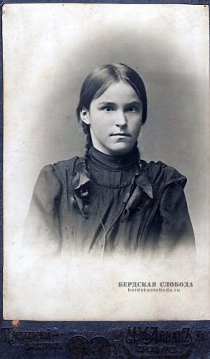 На фото: оренбургские барышни конца XIX — начала XX века.