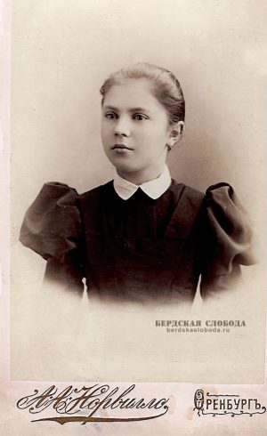 На фото: оренбургские барышни конца XIX — начала XX века.