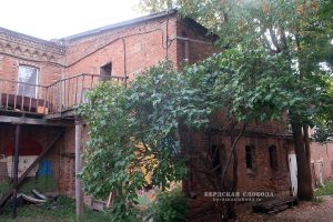 «Городская усадьба купца С.Г. Габитова». Склады. Вид со двора. Сентябрь 2024 года.