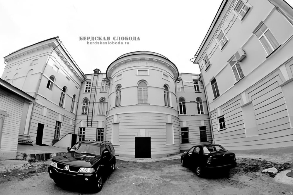 Вид со двора института 2013 год, фото автора