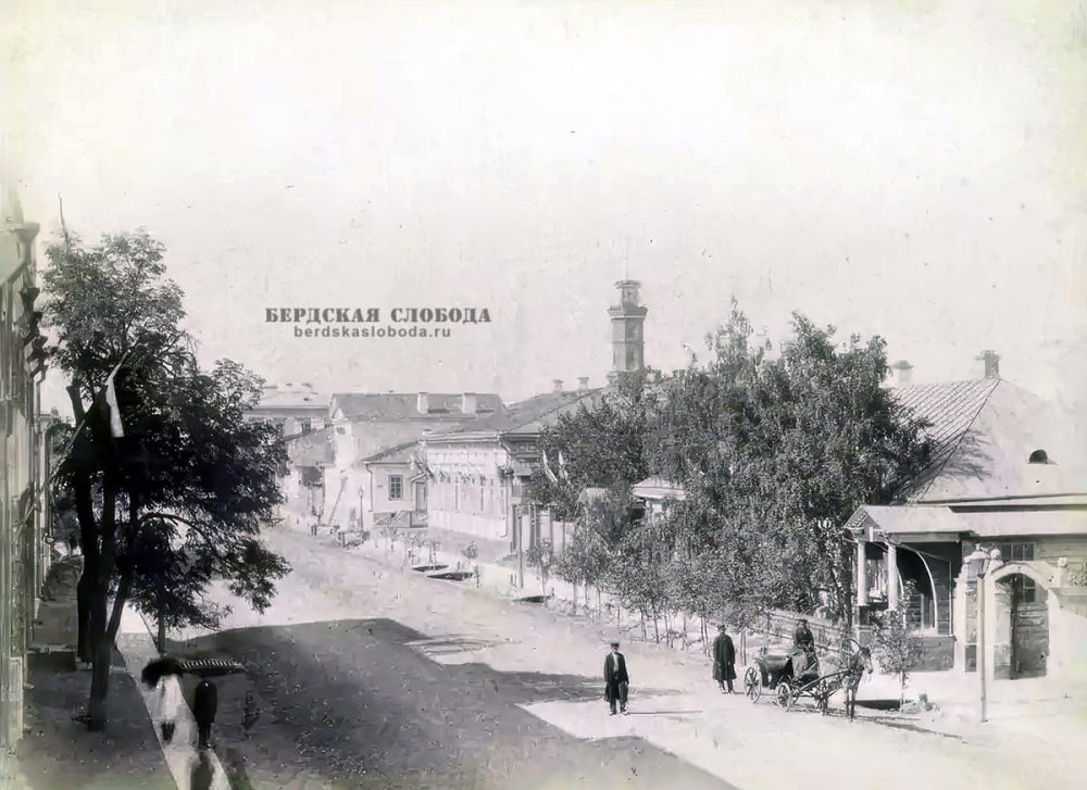 Фотография Николаевской улицы Карла Фишера 1896 года. Предположительно на переднем плане дом, в котором родился А.И. Берг.