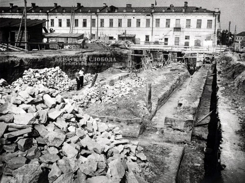Вид на фундамент южной части Гостиного двора, вторая половина 1930-х годов