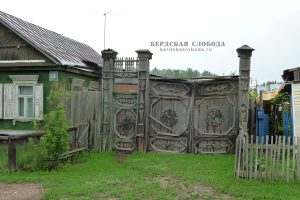Дом и ворота по адресу ул. Восстания, 14: август 2013 года
