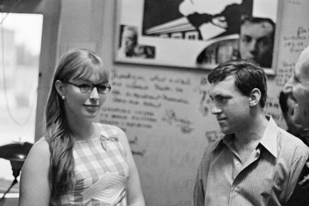 1974 год. Марина Влади и артист Театра на Таганке Владимир Высоцкий в день празднования десятилетнего юбилея театра. Фото: Анатолий Гаранин / РИА Новости